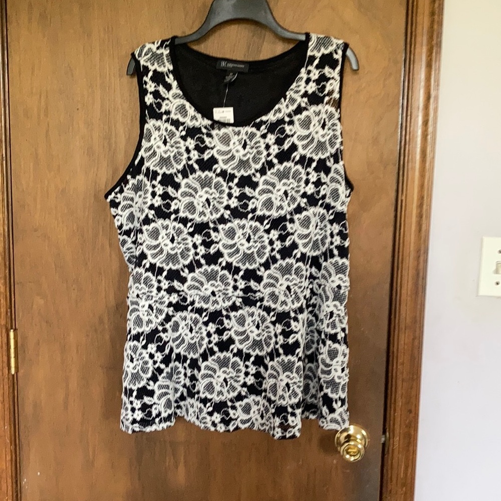 Inc sleeveless top with floral embroidered design size 2X - Picture 5 of 17